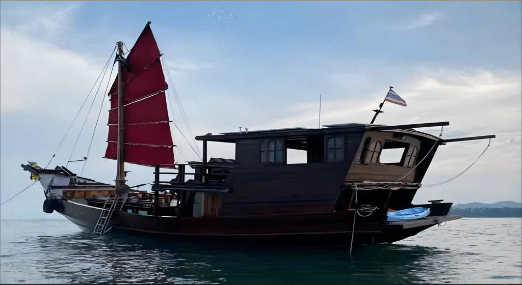 Siamtara – Myanmar Junk Boat