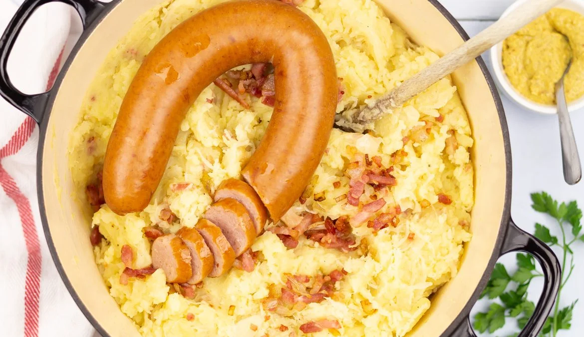 Potato - bacon - sauerkraut mash ++ 300 gram (possible with bratwurst and mustard)